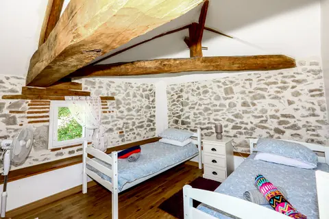 Granary twin bedroom with stone walls