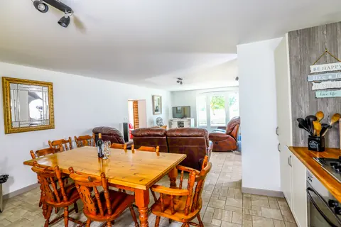 Granary dining area and kitchen
