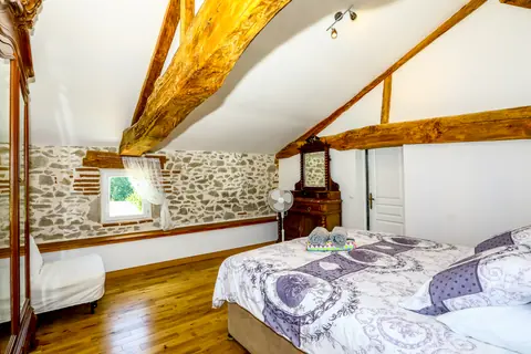 Super king-size bedroom (Granary)