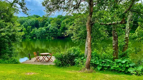 Riverside dining table by the Lot