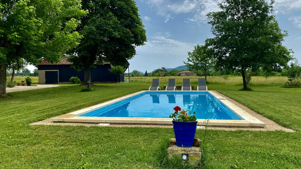 The swimming pool at Lasclottes